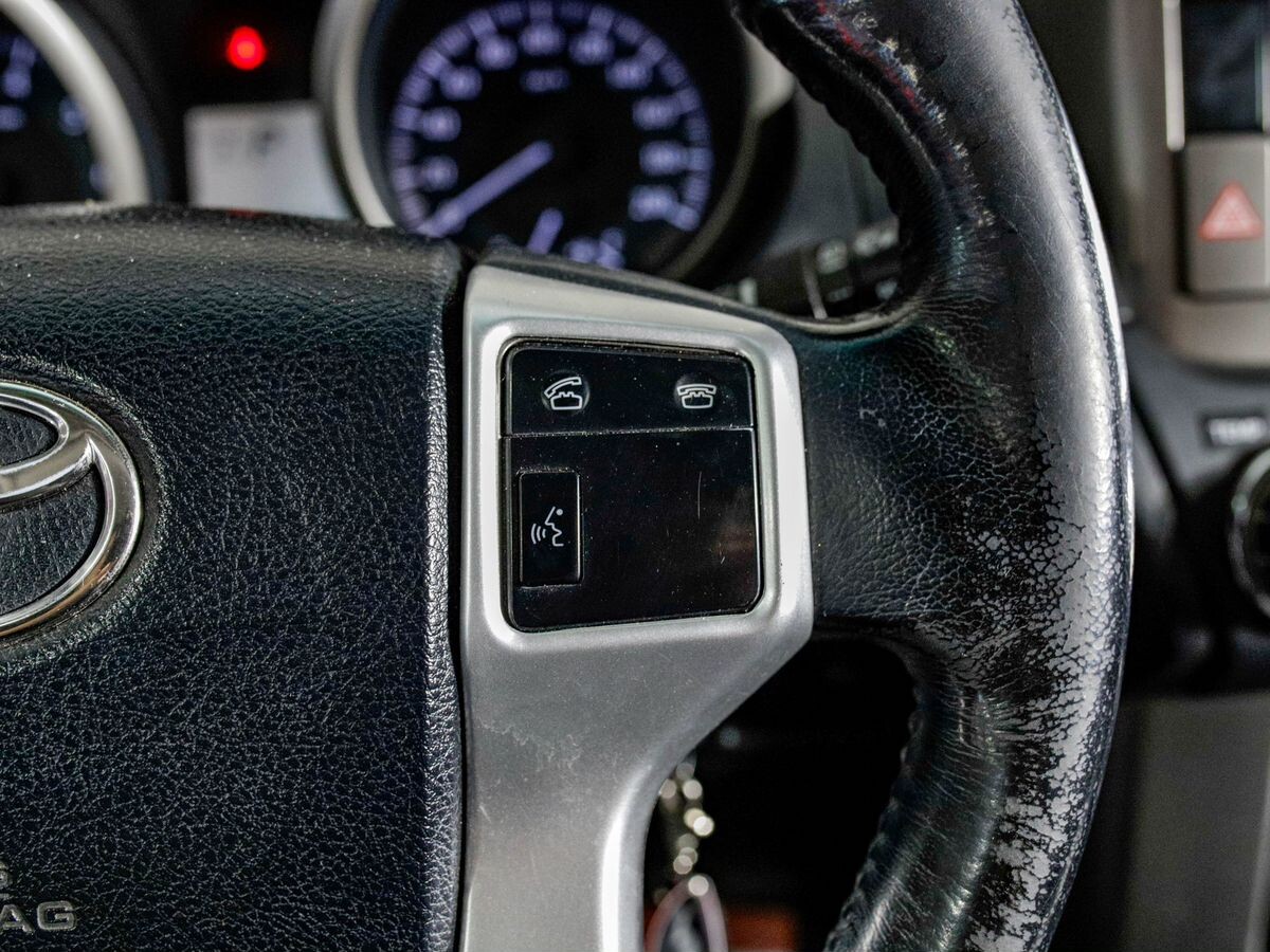 Toyota Land Cruiser Prado 2012 - фото автомобиля