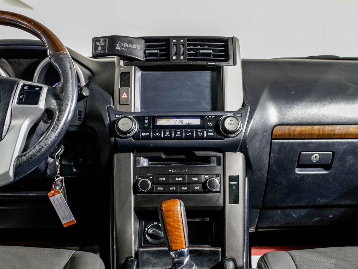 Toyota Land Cruiser Prado 2012 - фото автомобиля