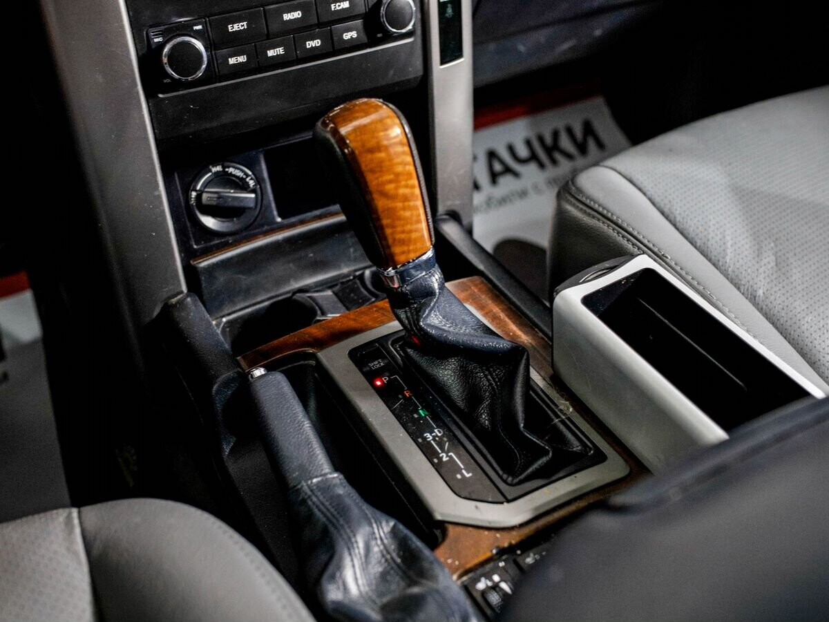 Toyota Land Cruiser Prado 2012 - фото автомобиля