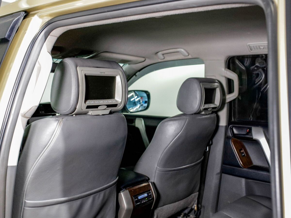 Toyota Land Cruiser Prado 2012 - фото автомобиля