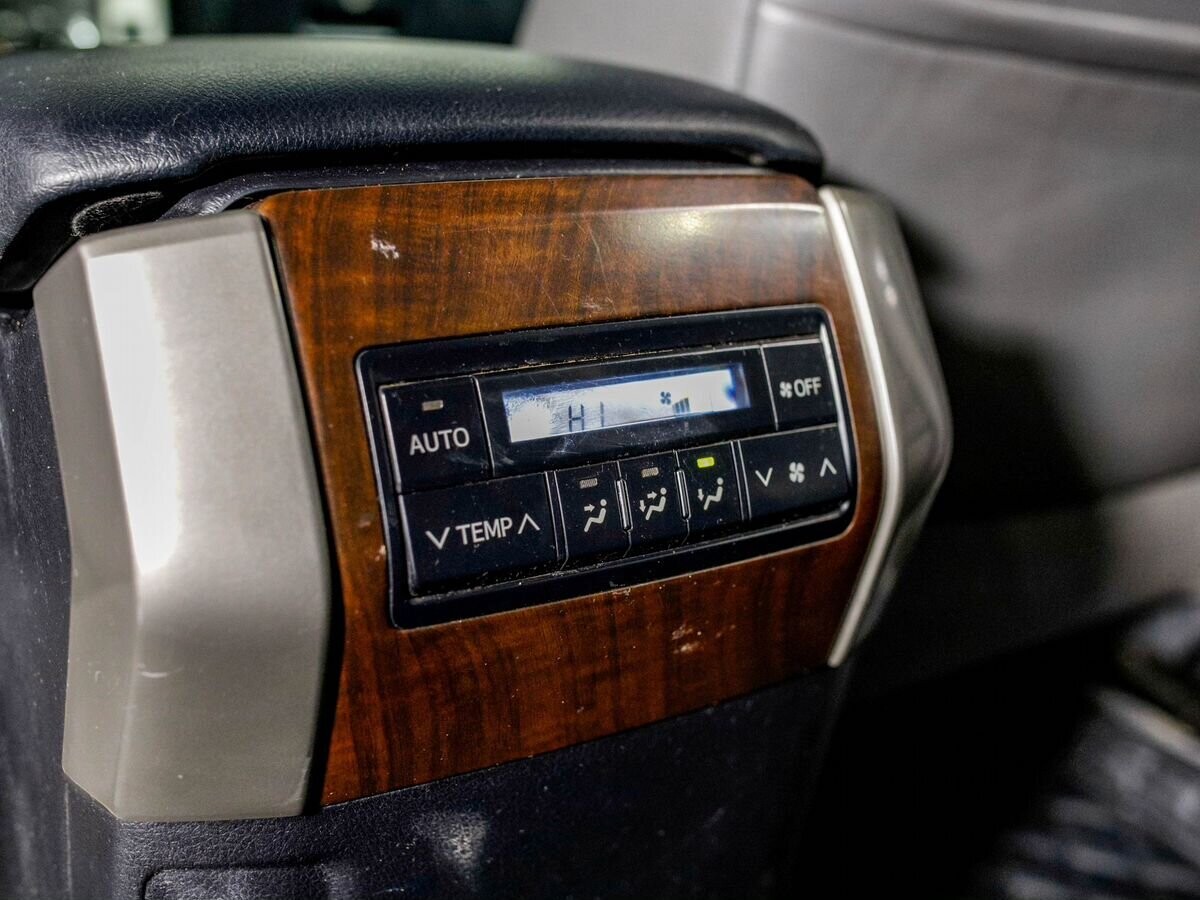 Toyota Land Cruiser Prado 2012 - фото автомобиля