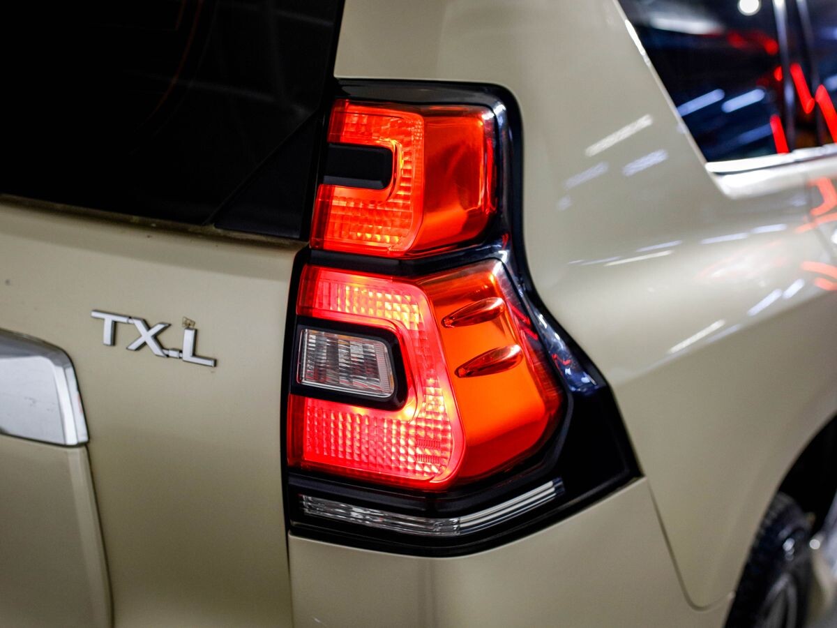 Toyota Land Cruiser Prado 2012 - фото автомобиля