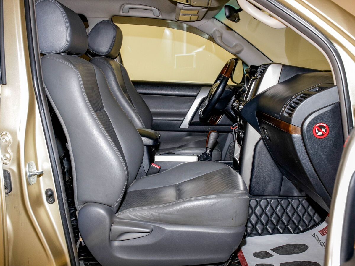 Toyota Land Cruiser Prado 2012 - фото автомобиля