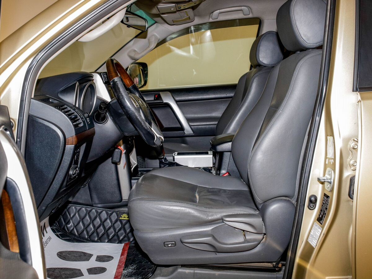 Toyota Land Cruiser Prado 2012 - фото автомобиля