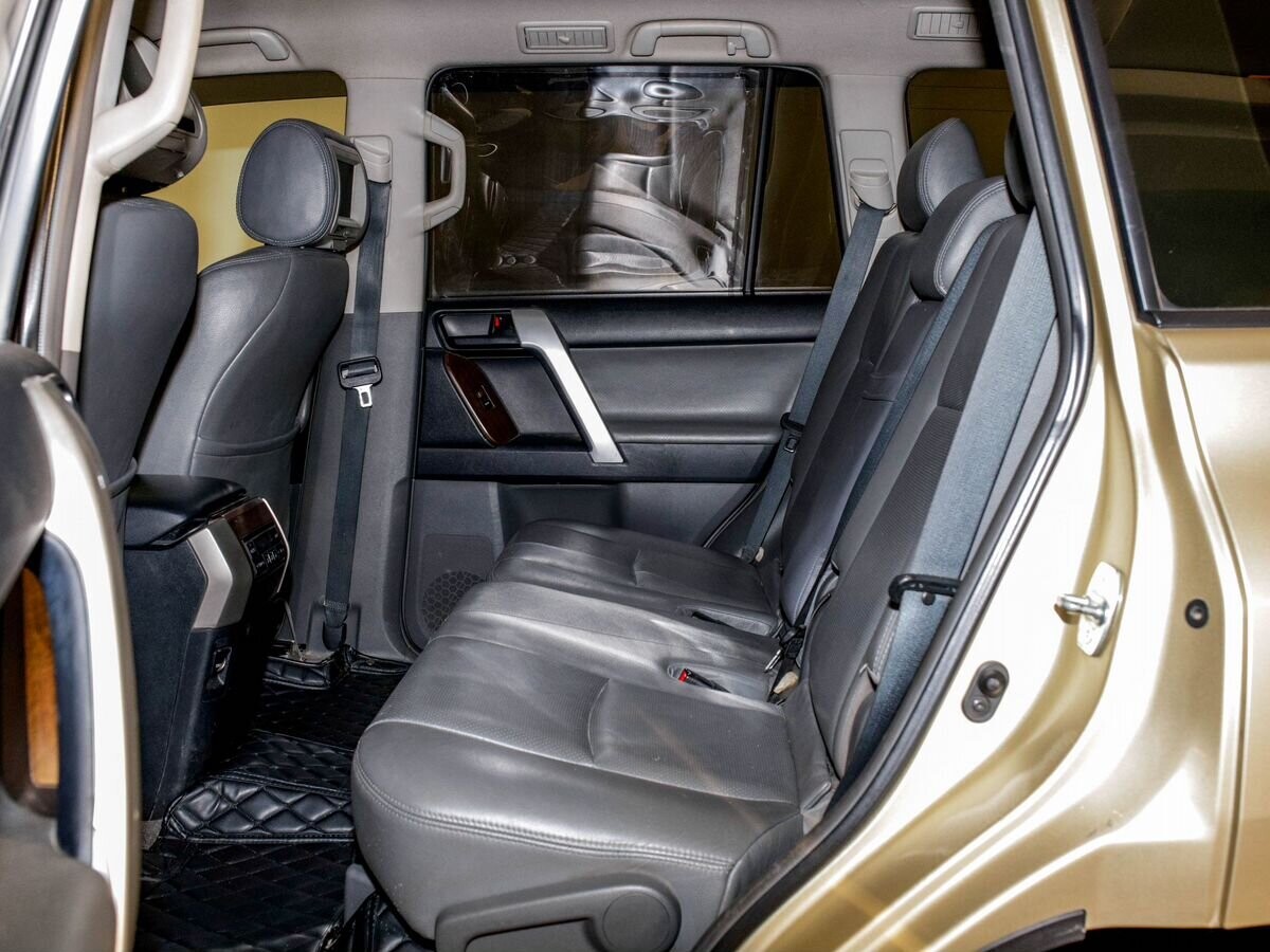 Toyota Land Cruiser Prado 2012 - фото автомобиля