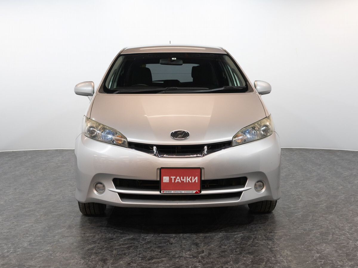 Toyota Wish 2011 - фото автомобиля