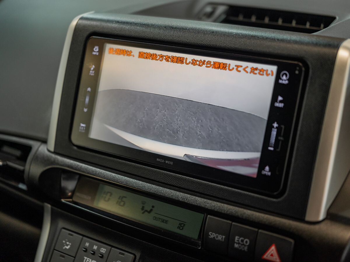 Toyota Wish 2011 - фото автомобиля