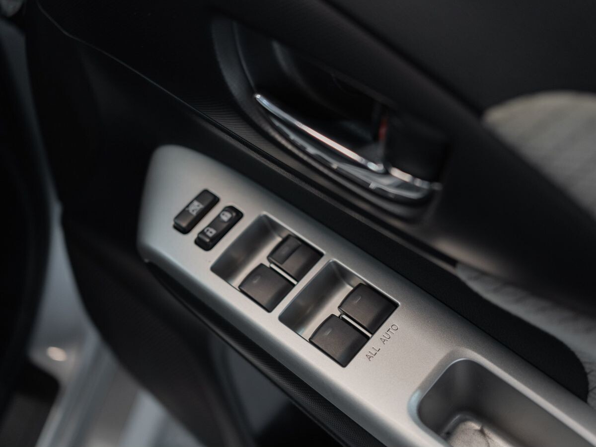 Toyota Wish 2011 - фото автомобиля