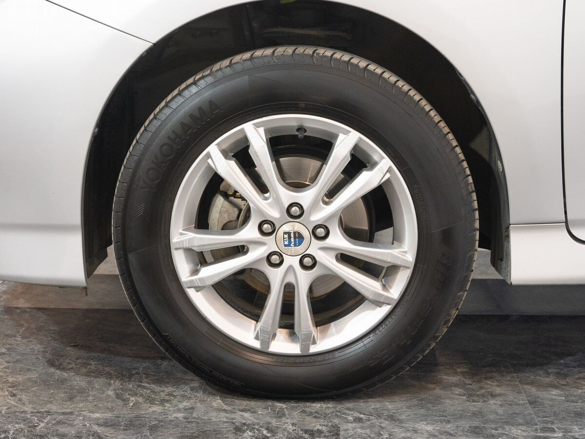 Toyota Wish 2011 - фото автомобиля