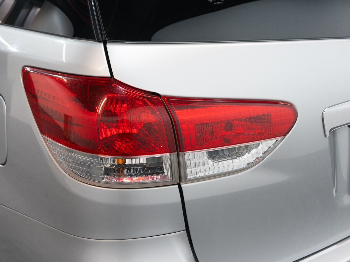 Toyota Wish 2011 - фото автомобиля