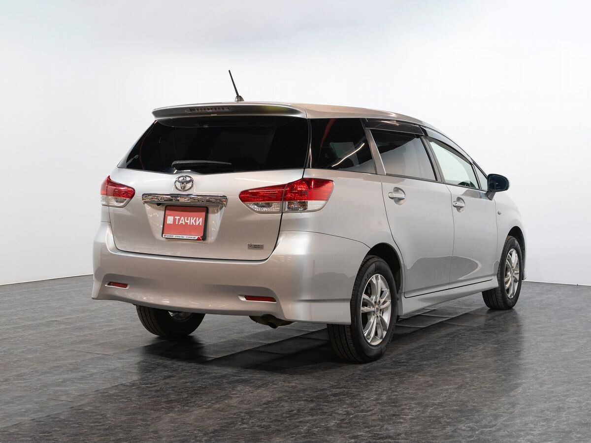 Toyota Wish 2011 - фото автомобиля