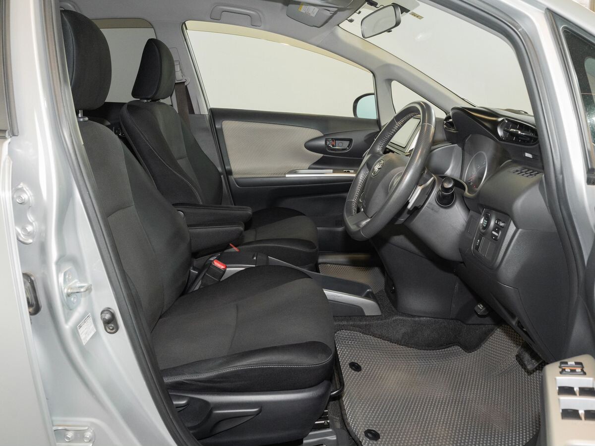 Toyota Wish 2011 - фото автомобиля