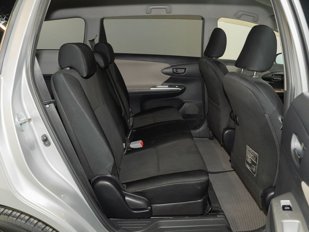 Toyota Wish 2011 - фото автомобиля