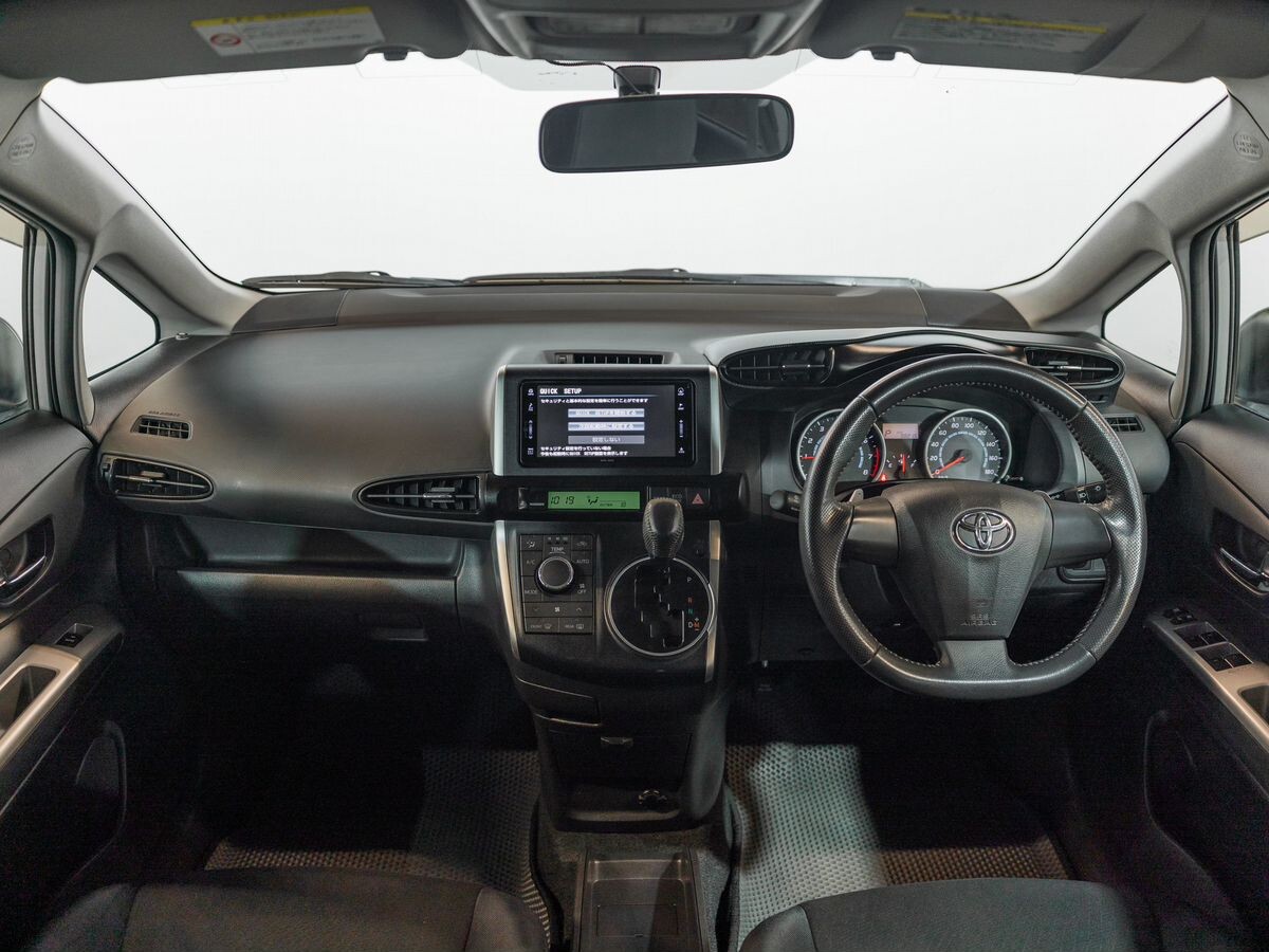 Toyota Wish 2011 - фото автомобиля