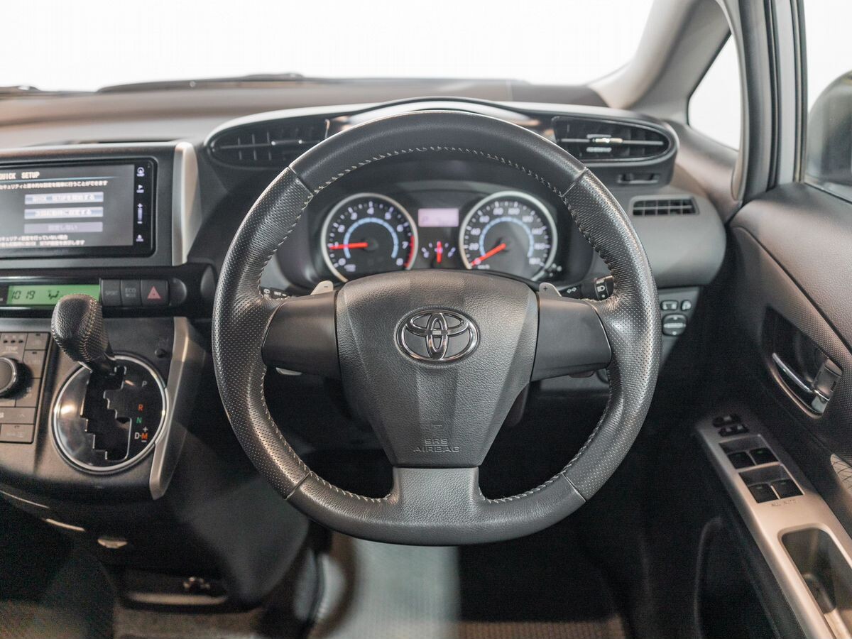 Toyota Wish 2011 - фото автомобиля
