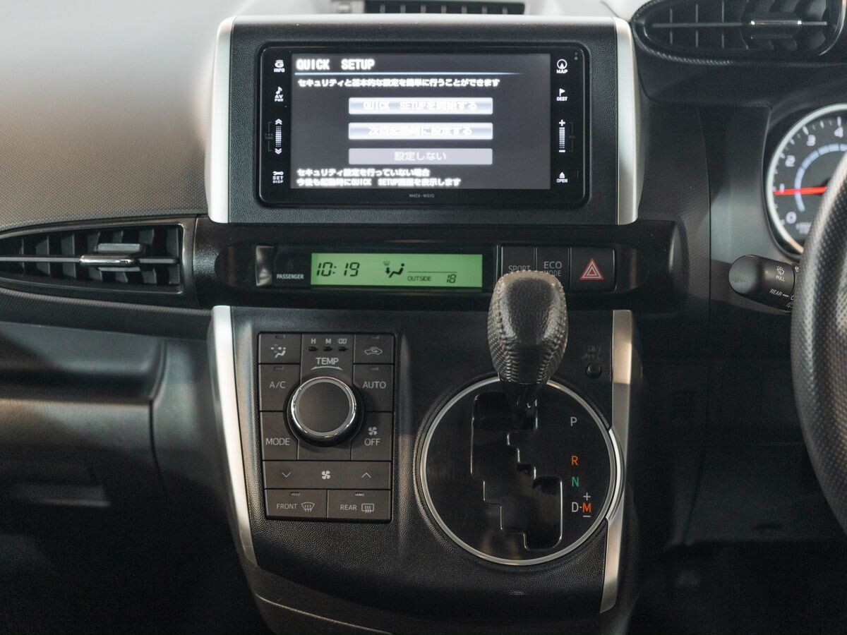 Toyota Wish 2011 - фото автомобиля