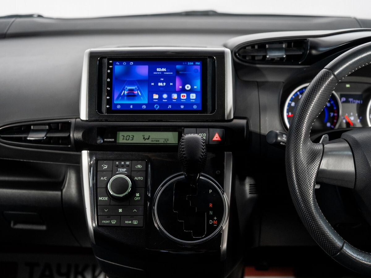 Toyota Wish 2013 - фото автомобиля