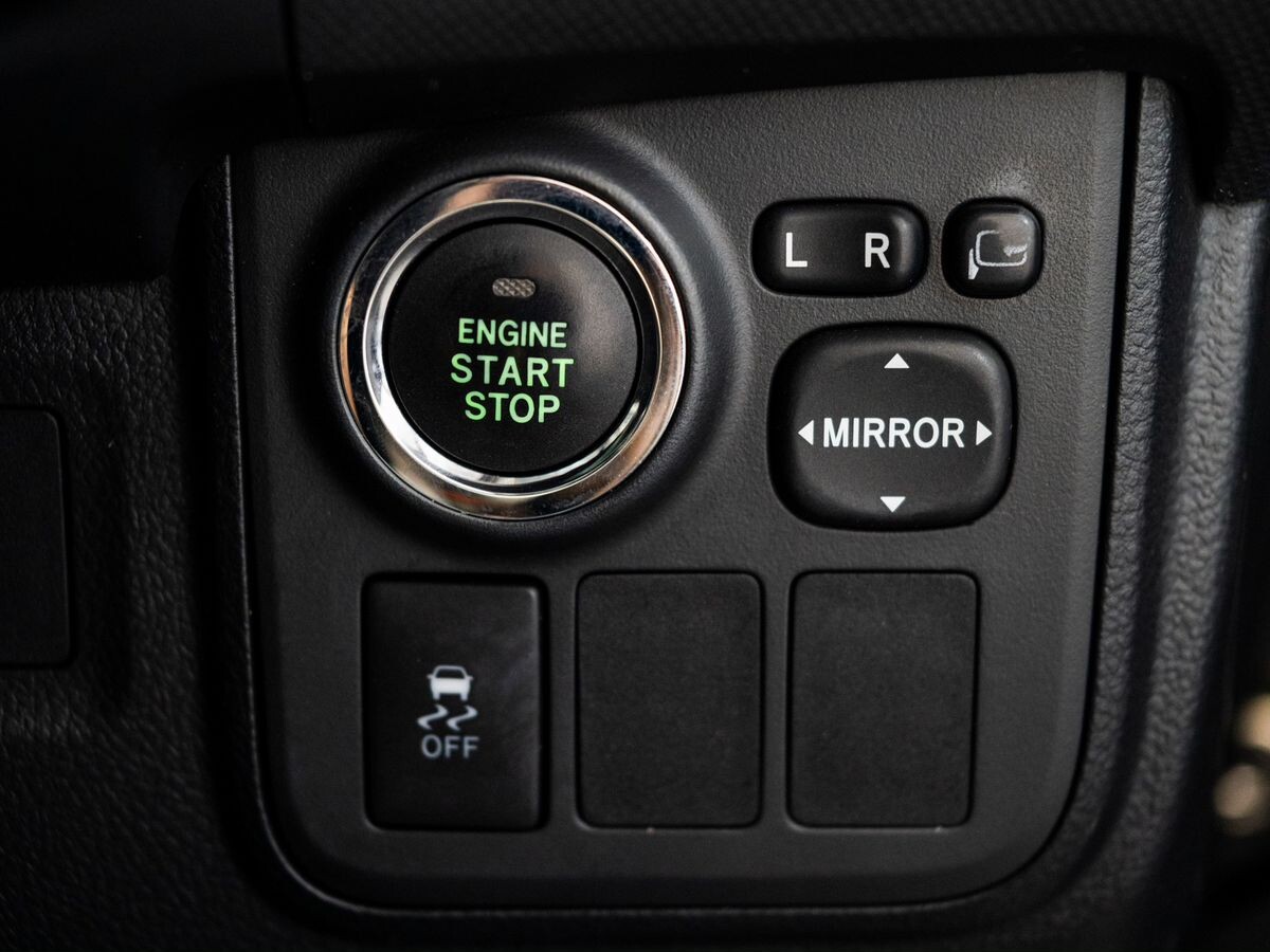 Toyota Wish 2013 - фото автомобиля