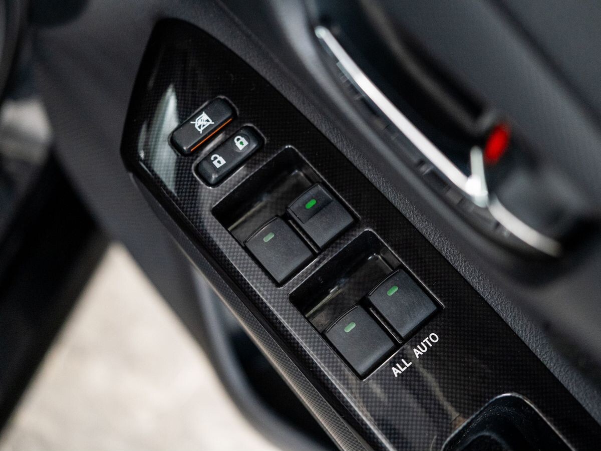 Toyota Wish 2013 - фото автомобиля