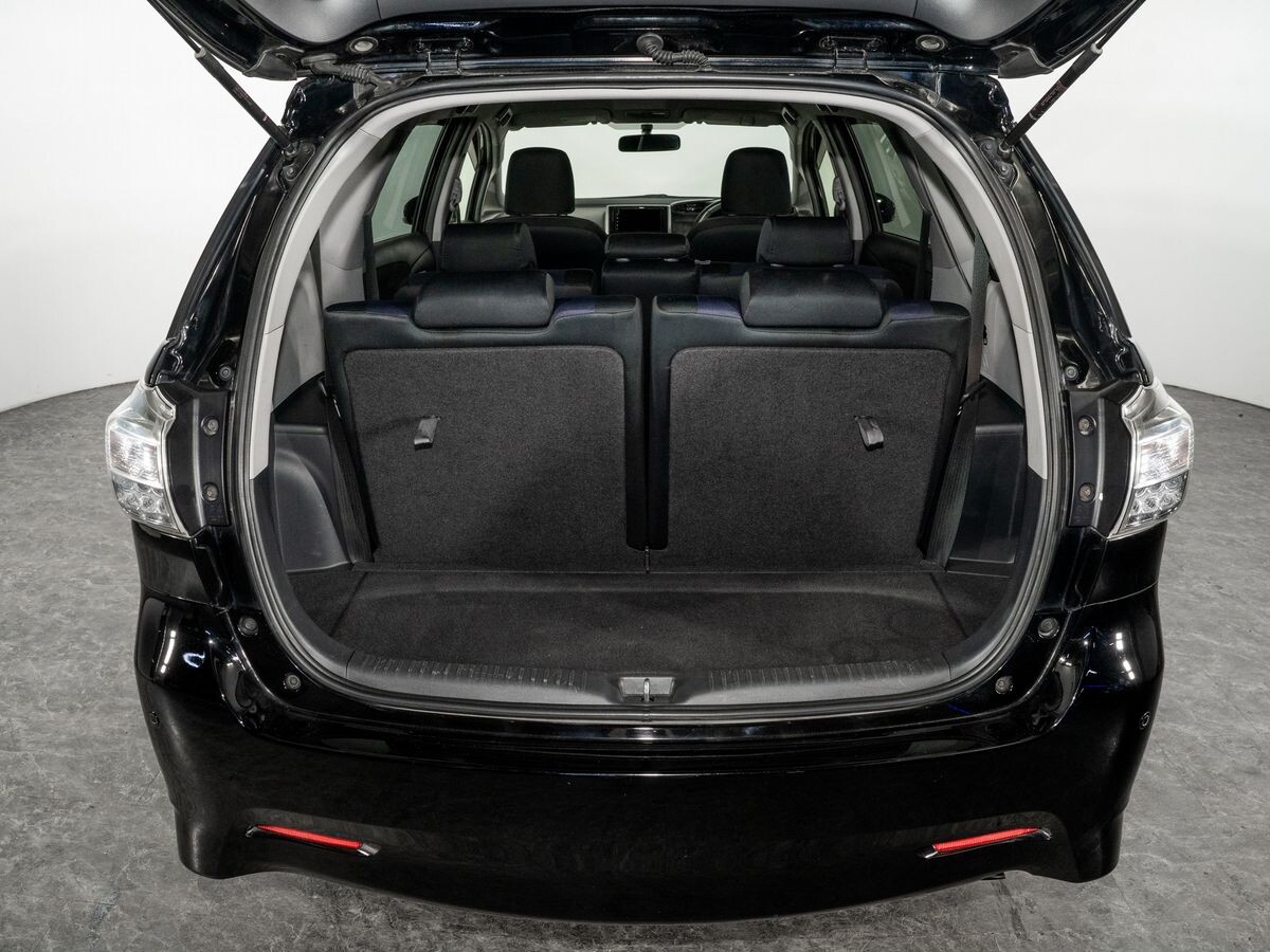 Toyota Wish 2013 - фото автомобиля
