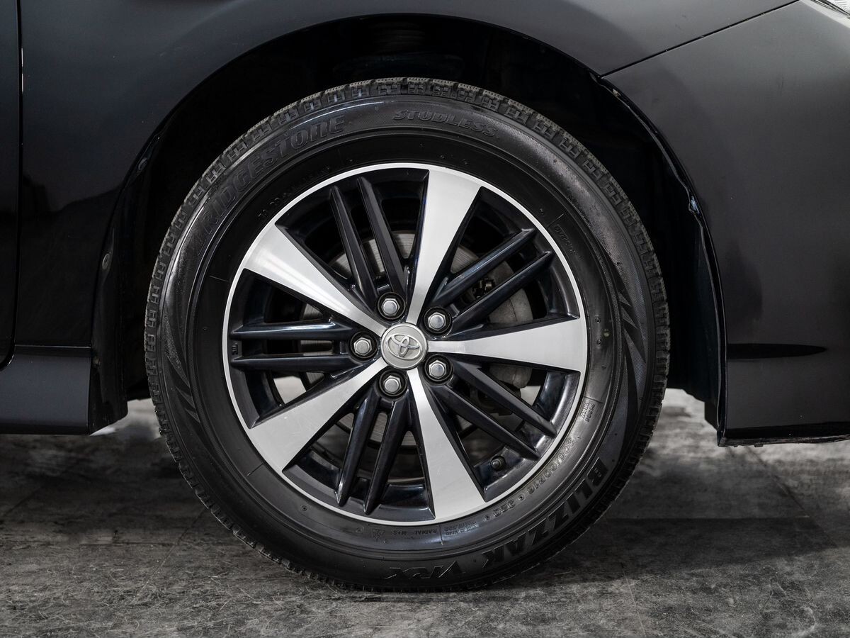 Toyota Wish 2013 - фото автомобиля