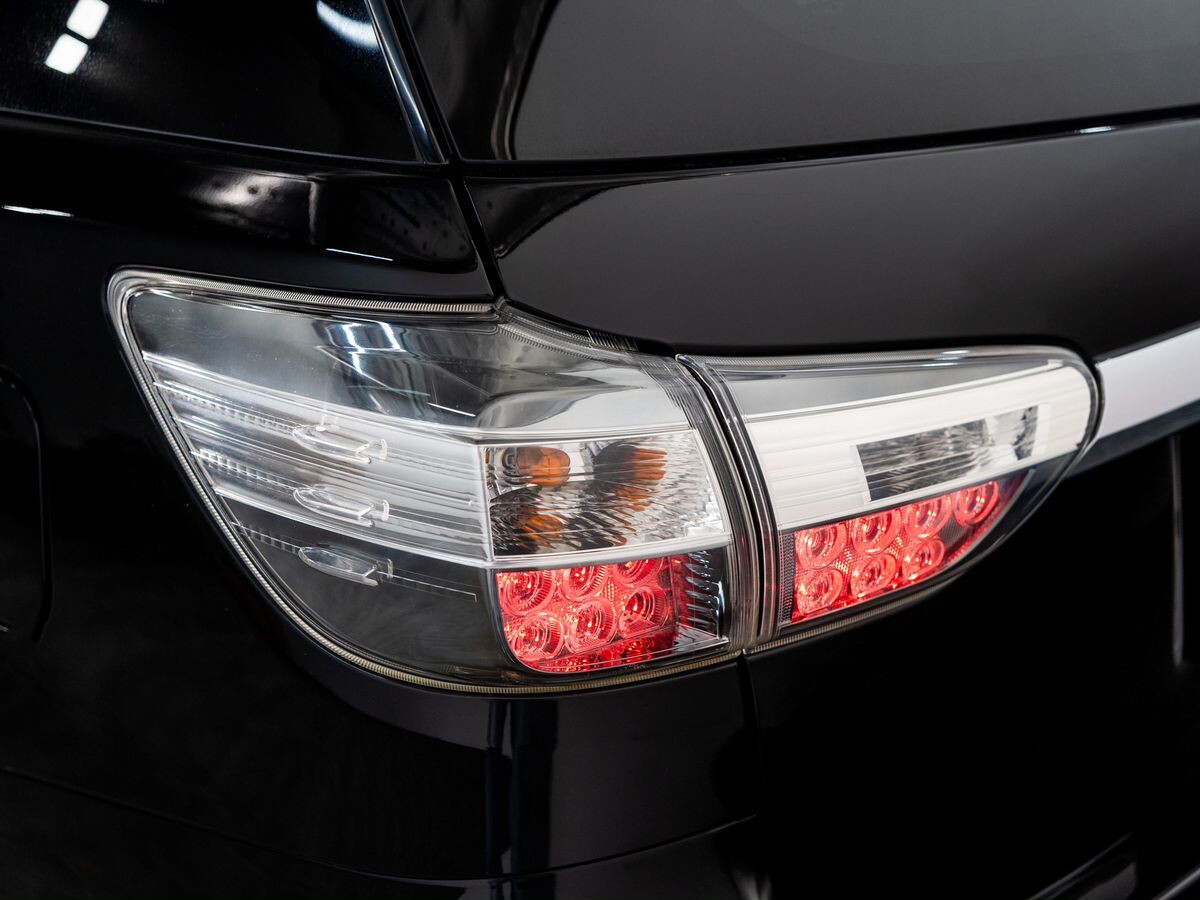Toyota Wish 2013 - фото автомобиля