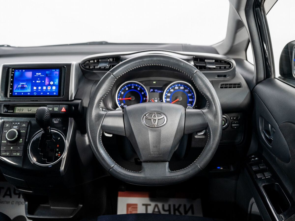 Toyota Wish 2013 - фото автомобиля