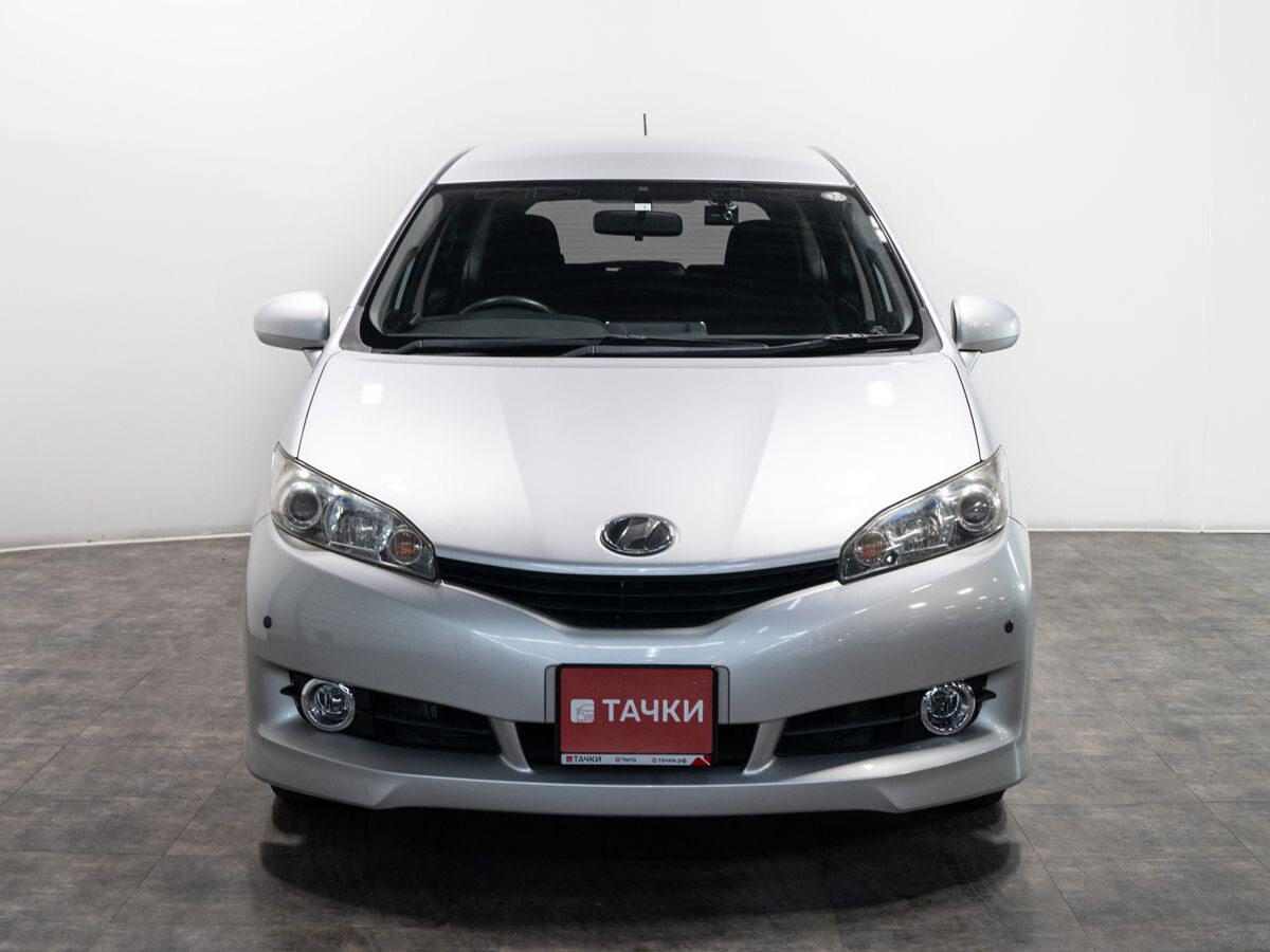 Toyota Wish 2012 - фото автомобиля