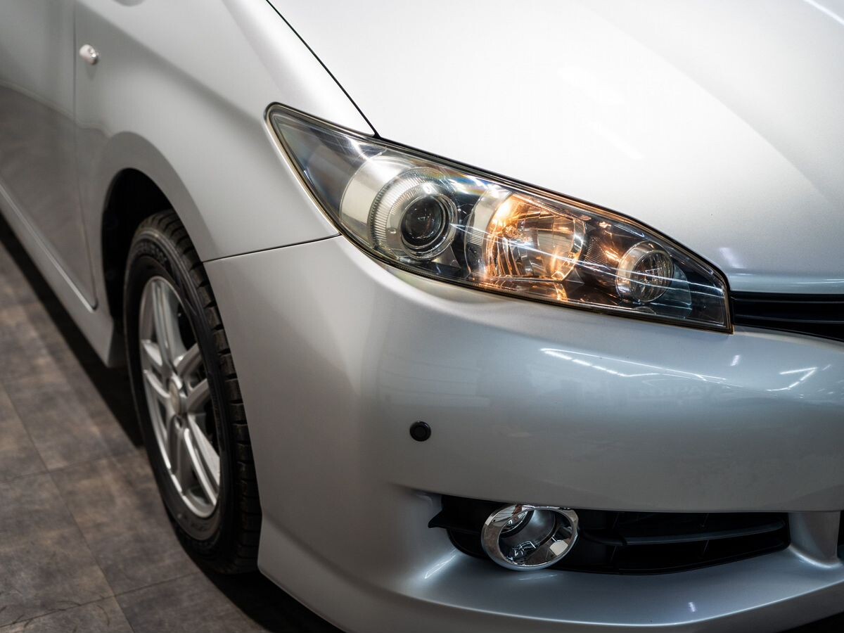 Toyota Wish 2012 - фото автомобиля