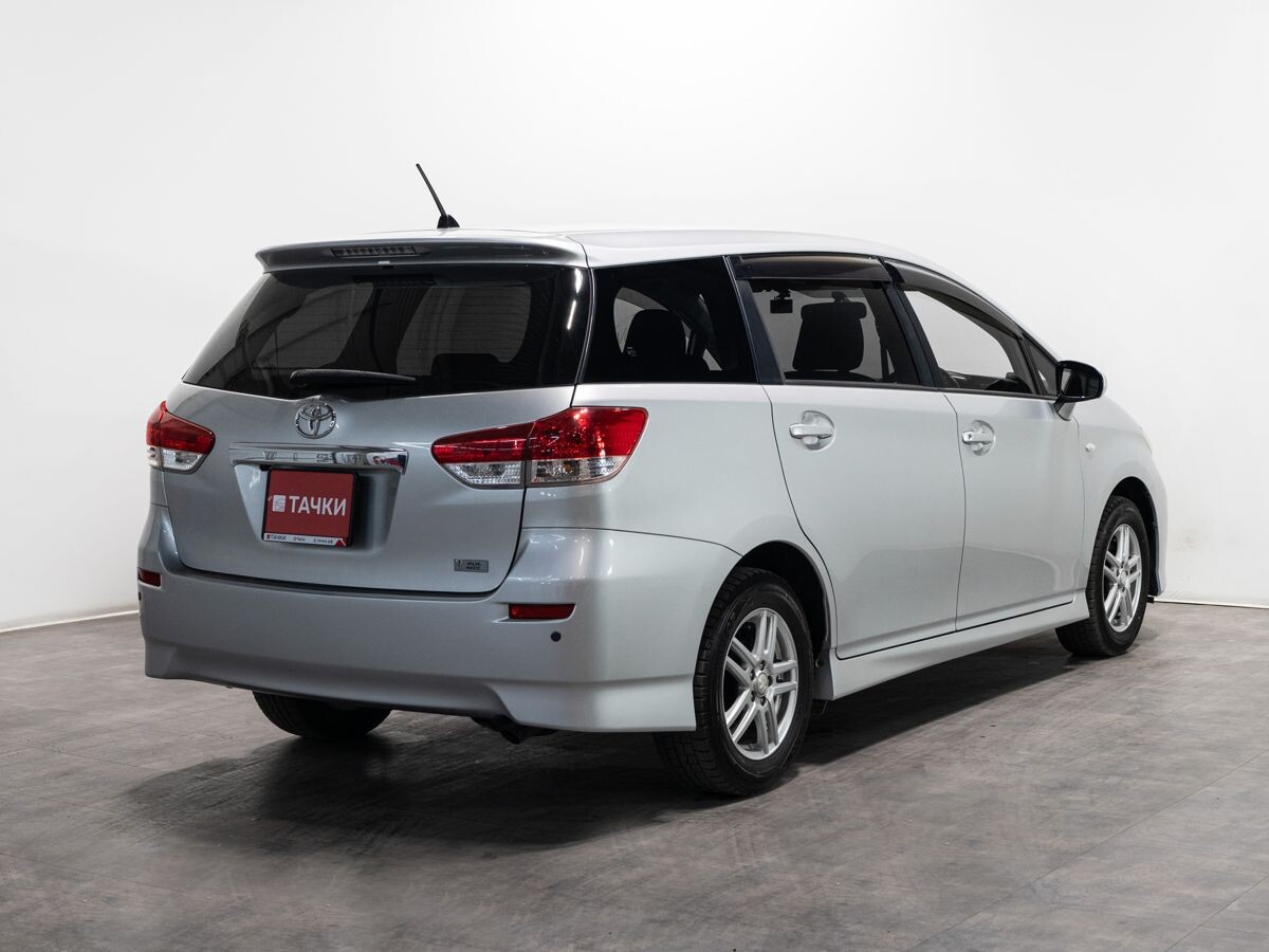 Toyota Wish 2012 - фото автомобиля