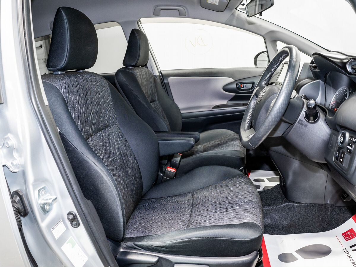 Toyota Wish 2012 - фото автомобиля