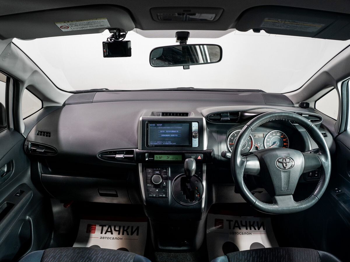 Toyota Wish 2012 - фото автомобиля