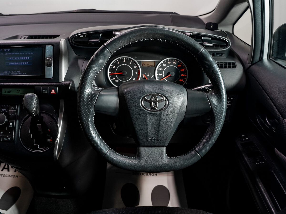Toyota Wish 2012 - фото автомобиля