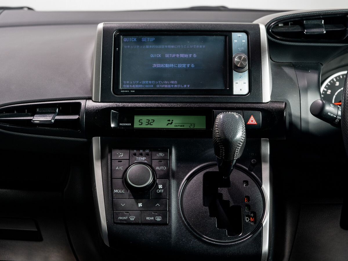 Toyota Wish 2012 - фото автомобиля