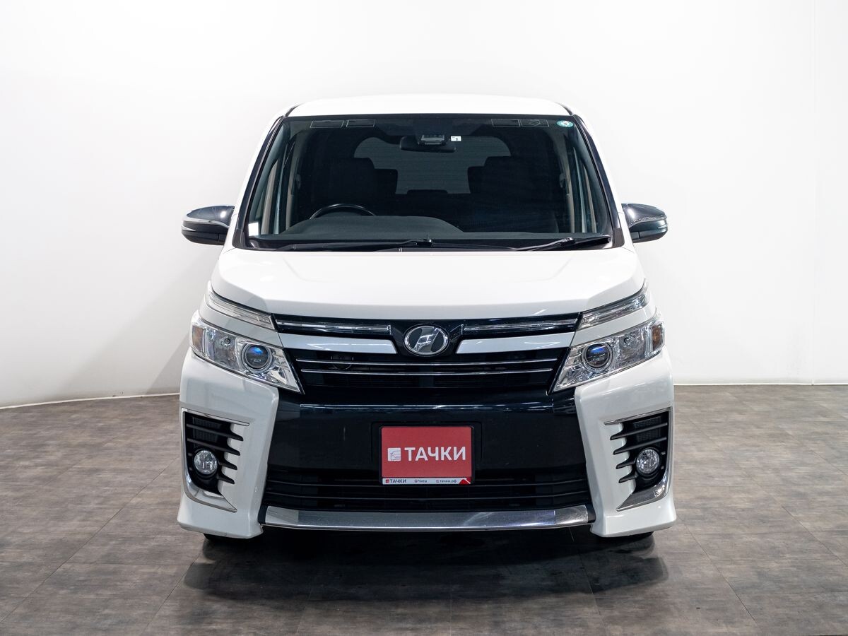 Toyota Voxy 2016 - фото автомобиля