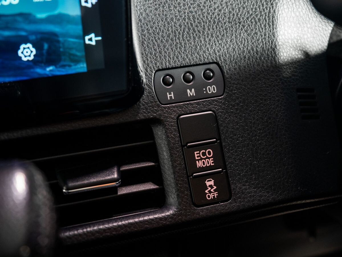 Toyota Voxy 2016 - фото автомобиля