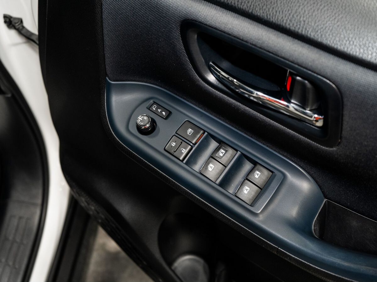 Toyota Voxy 2016 - фото автомобиля