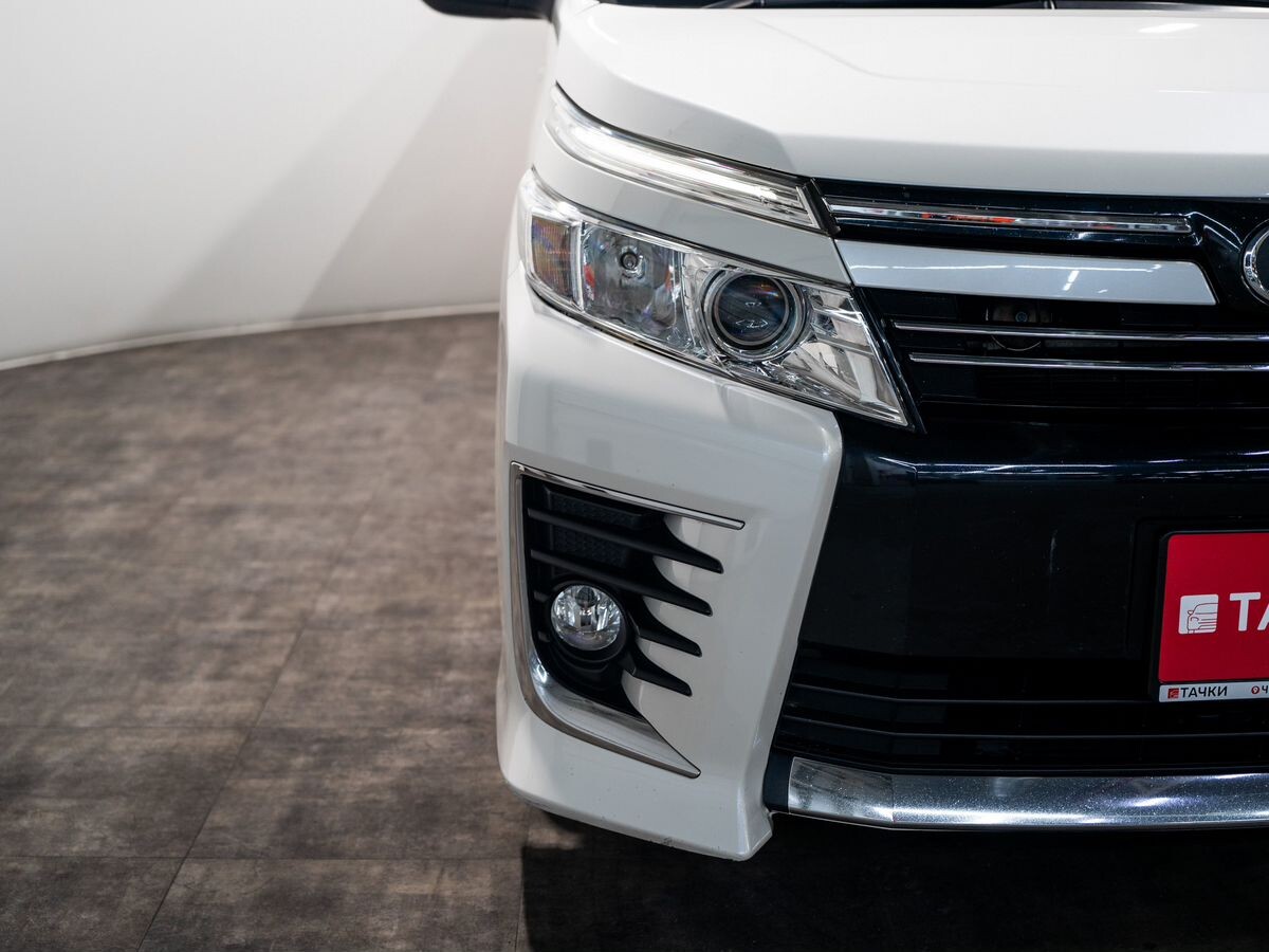 Toyota Voxy 2016 - фото автомобиля
