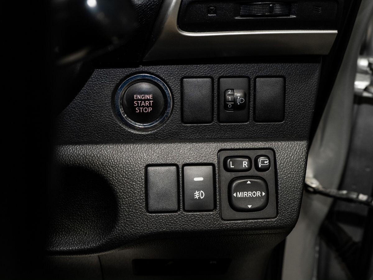 Toyota Ractis 2011 - фото автомобиля