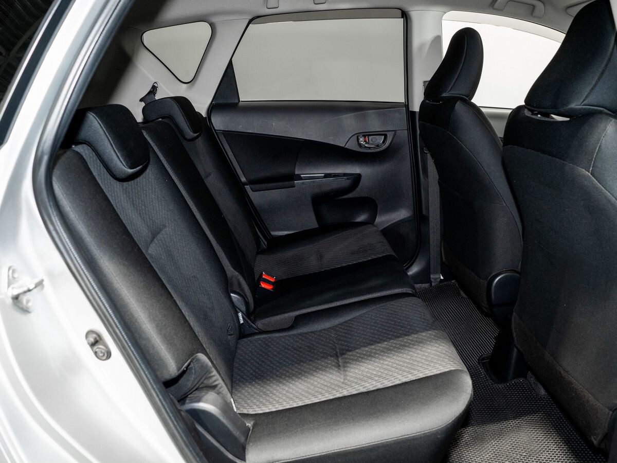 Toyota Ractis 2011 - фото автомобиля