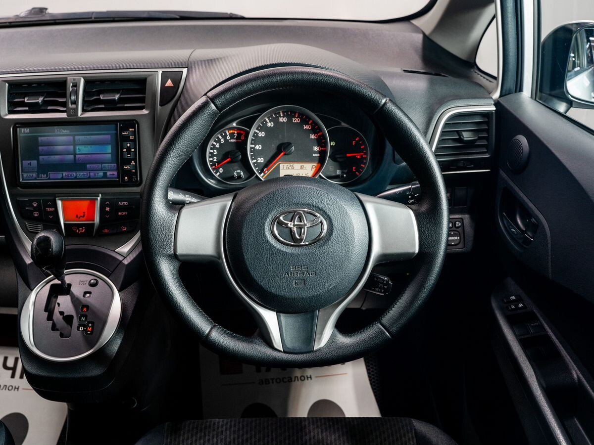 Toyota Ractis 2011 - фото автомобиля