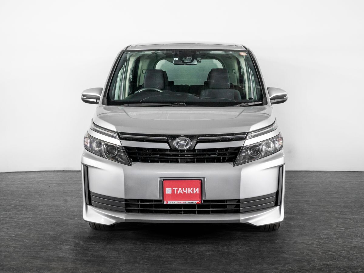 Toyota Voxy 2017 - фото автомобиля