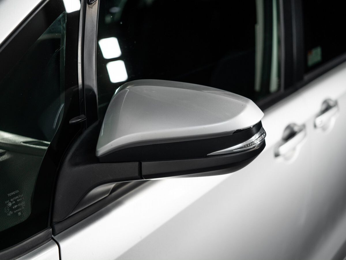 Toyota Voxy 2017 - фото автомобиля