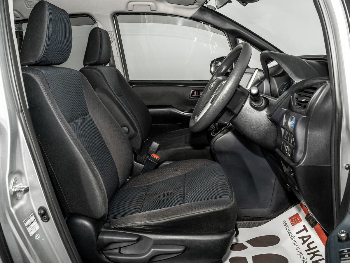 Toyota Voxy 2017 - фото автомобиля