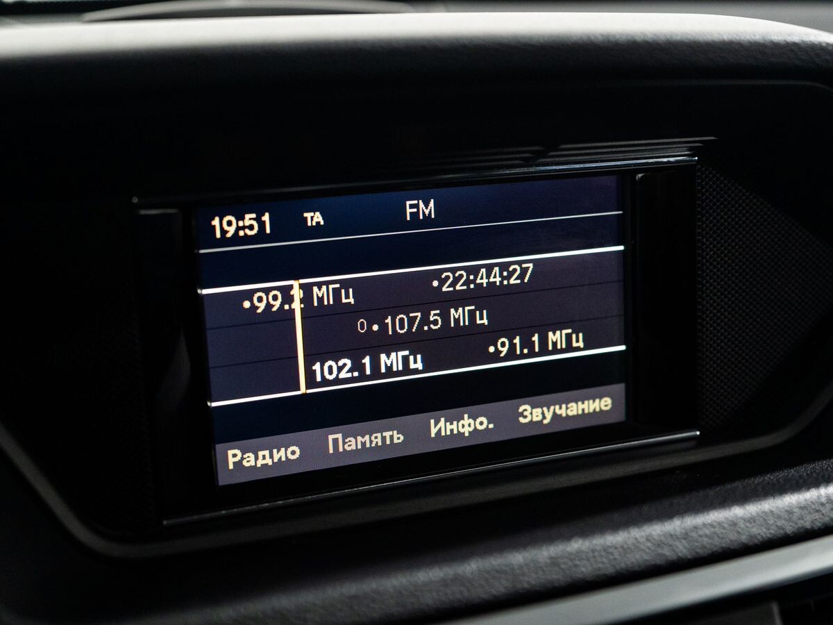 Mercedes-Benz E-Class 2011 - фото автомобиля