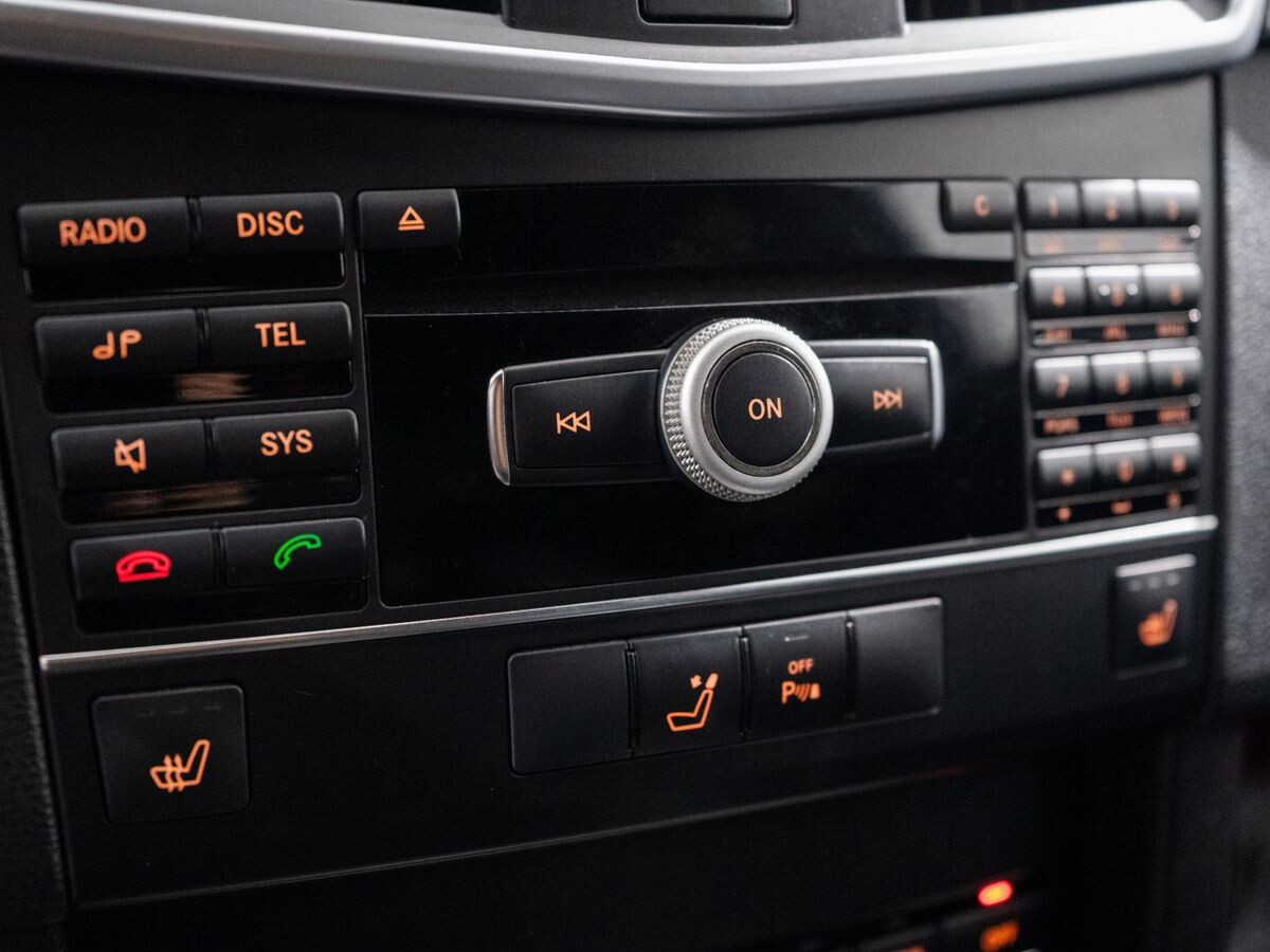 Mercedes-Benz E-Class 2011 - фото автомобиля