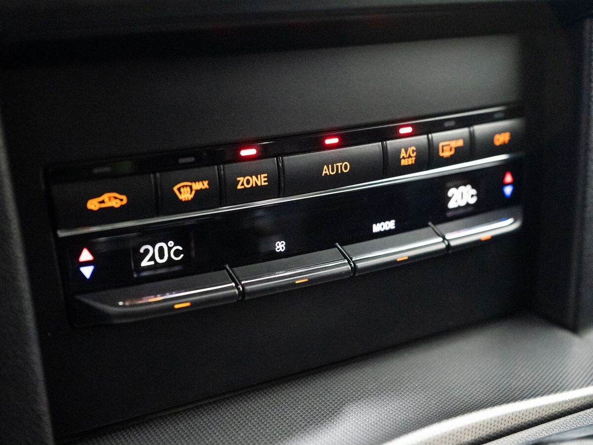 Mercedes-Benz E-Class 2011 - фото автомобиля