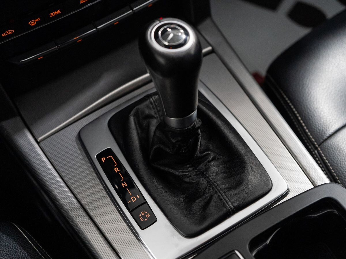 Mercedes-Benz E-Class 2011 - фото автомобиля