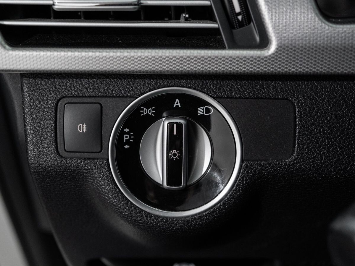 Mercedes-Benz E-Class 2011 - фото автомобиля