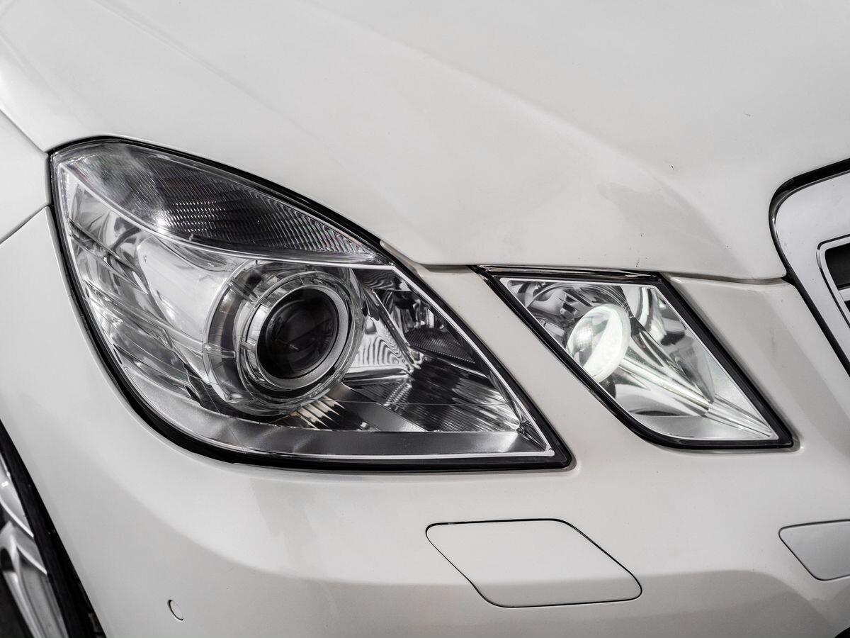 Mercedes-Benz E-Class 2011 - фото автомобиля